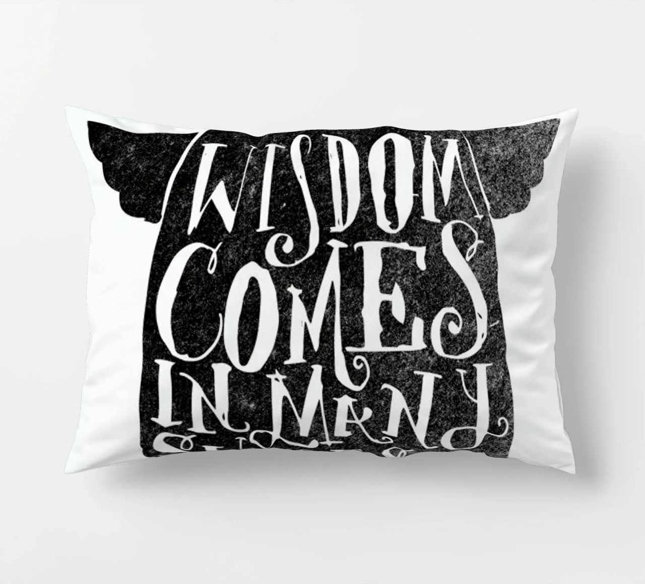 wisdom comes in many shapes and sizes cuscino da Matthew Taylor Wilson