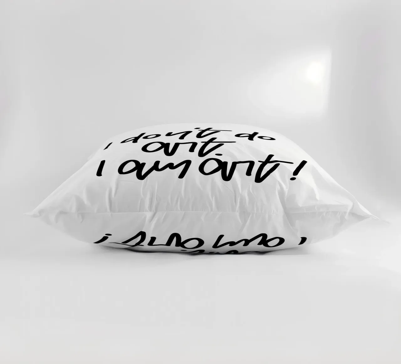 I don't do art. I am art! cuscino da LIMITED EDITION LETTERS