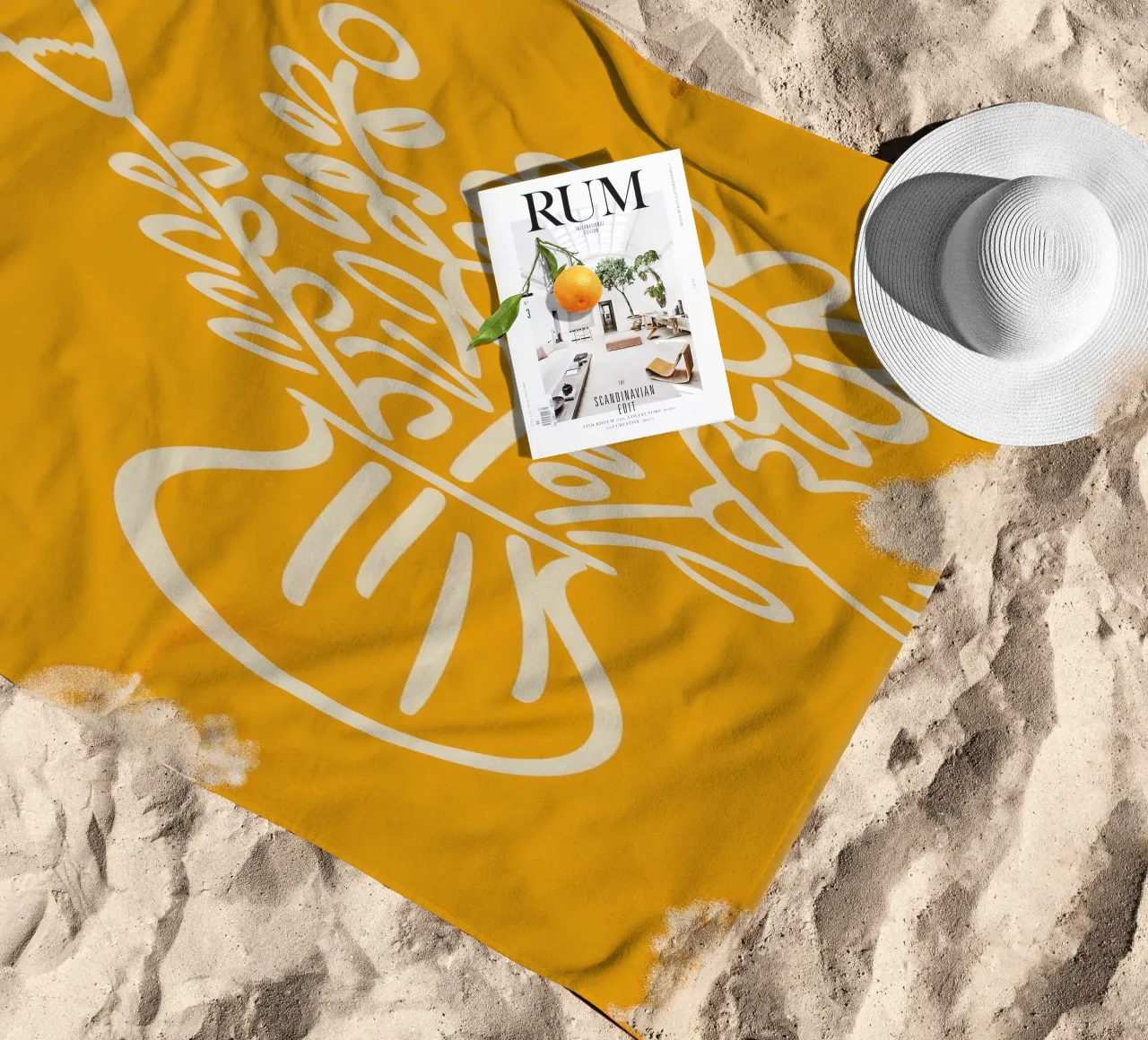 Fiori in vaso giallo telo mare da Kamera Obskura