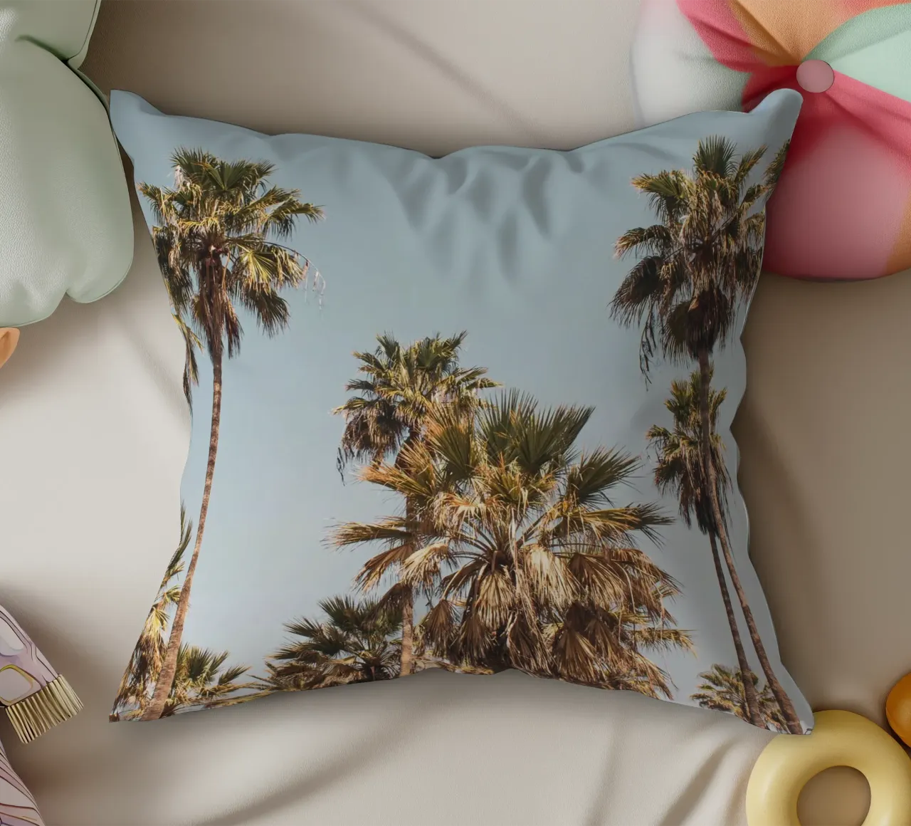 LA Palm Trees By the Beach II cuscino da Victoria Frost