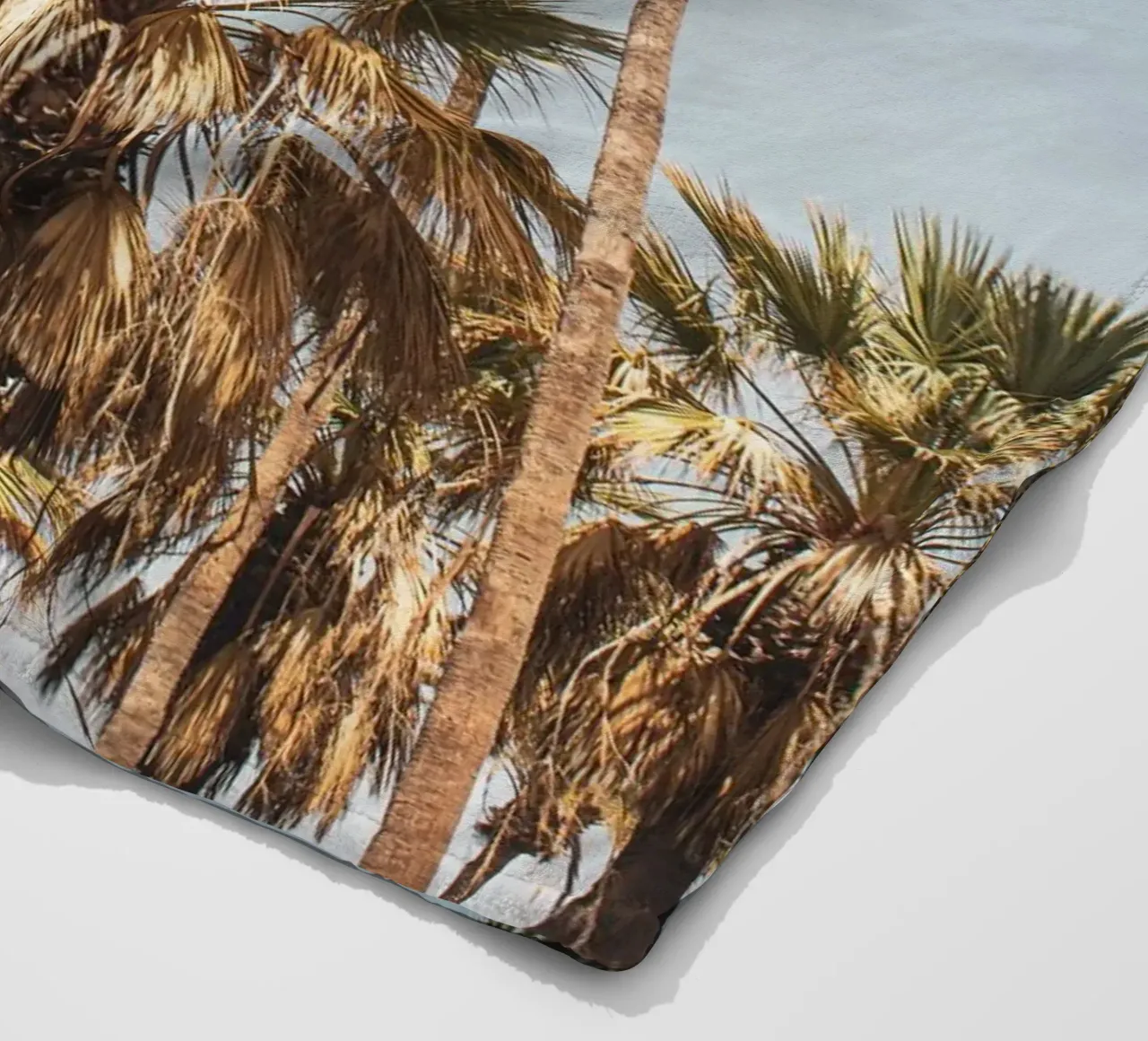 LA Palm Trees By the Beach II coperta in pile da Victoria Frost