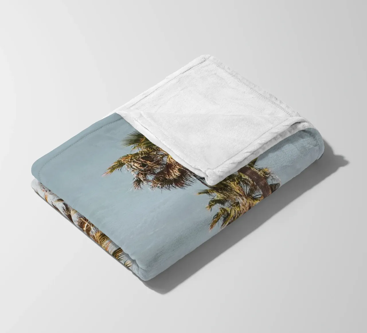 LA Palm Trees By the Beach II coperta in pile da Victoria Frost