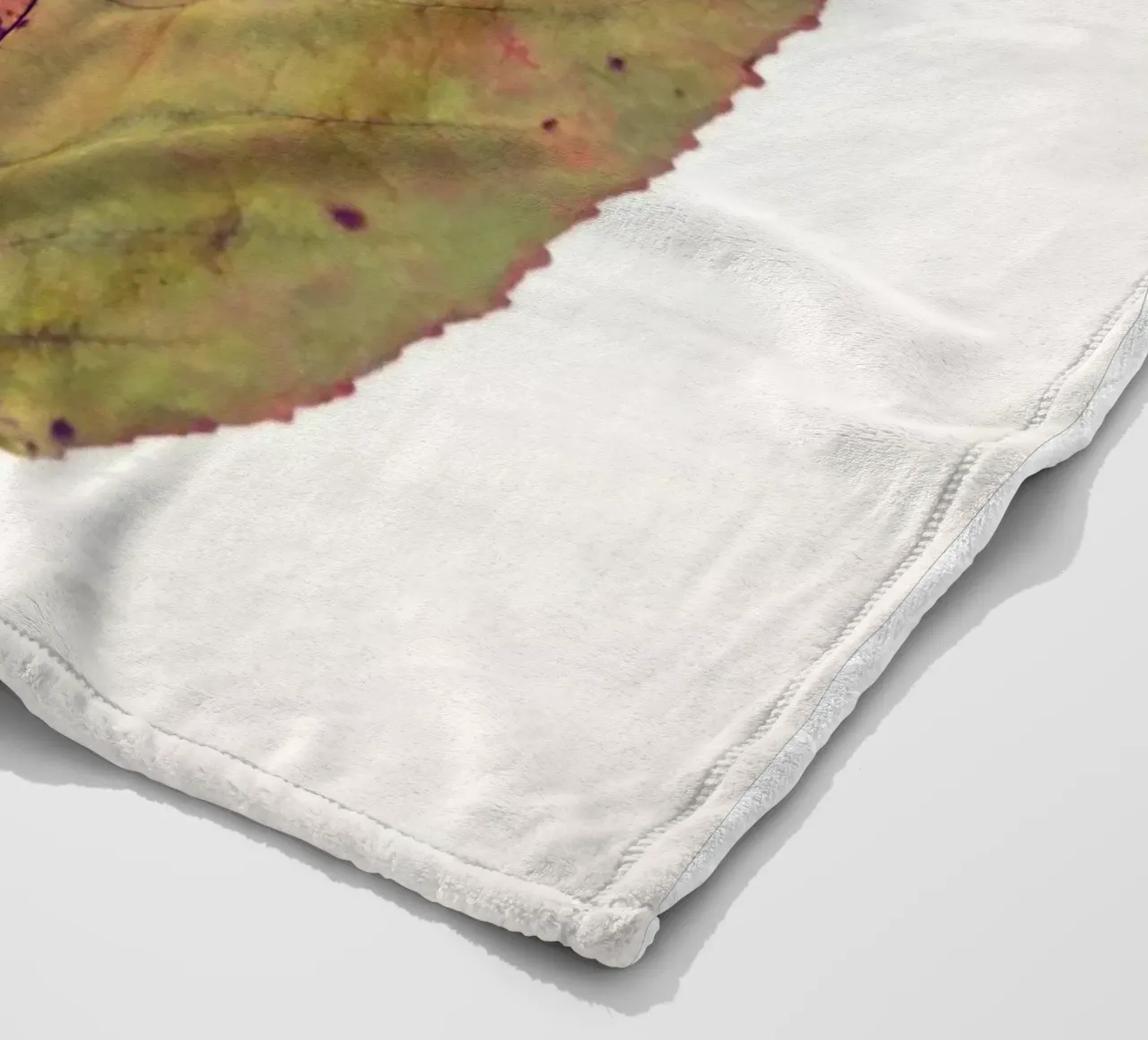 Cherry leaf Fleecedecke von Teresa André