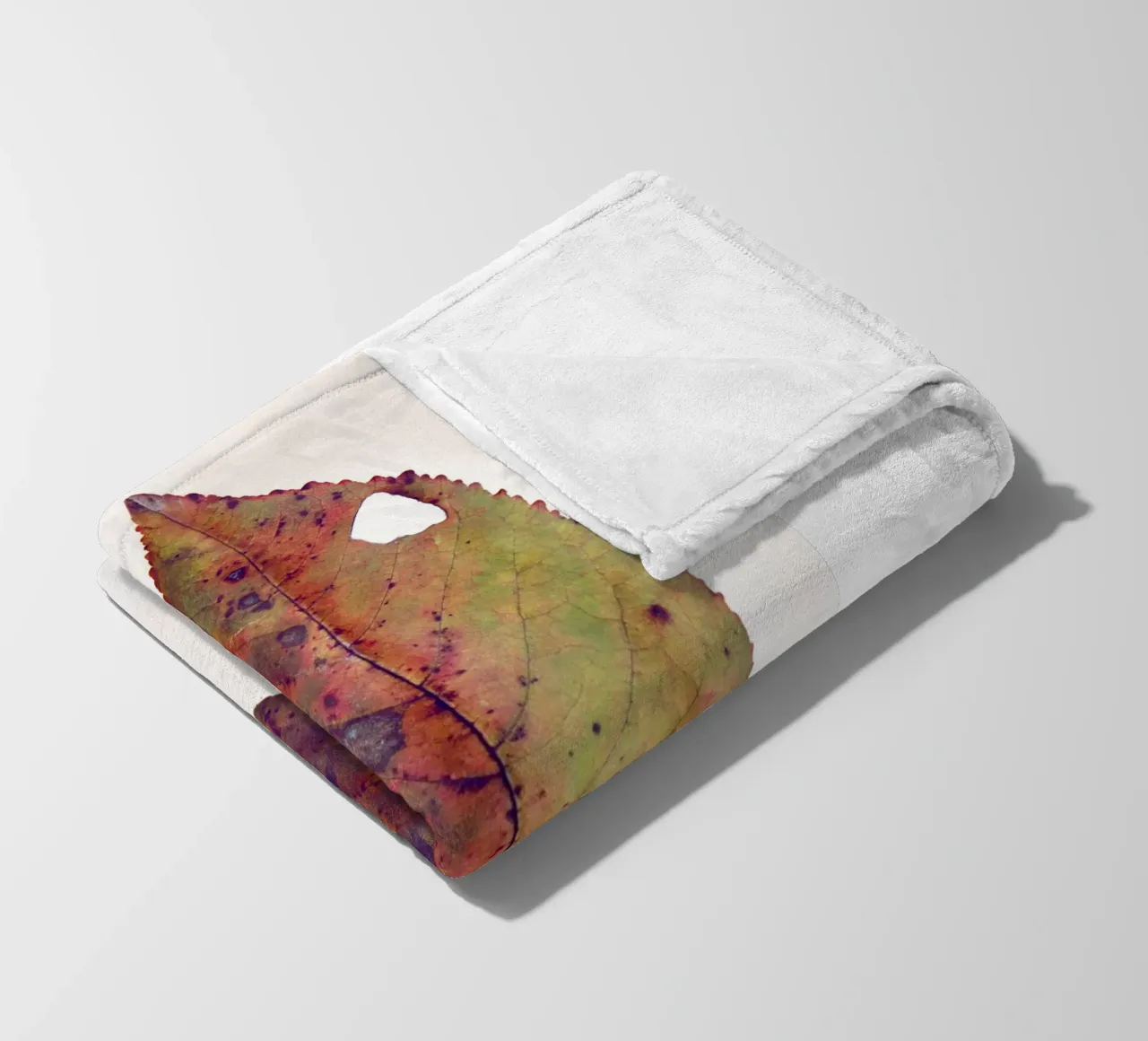 Cherry leaf Fleecedecke von Teresa André