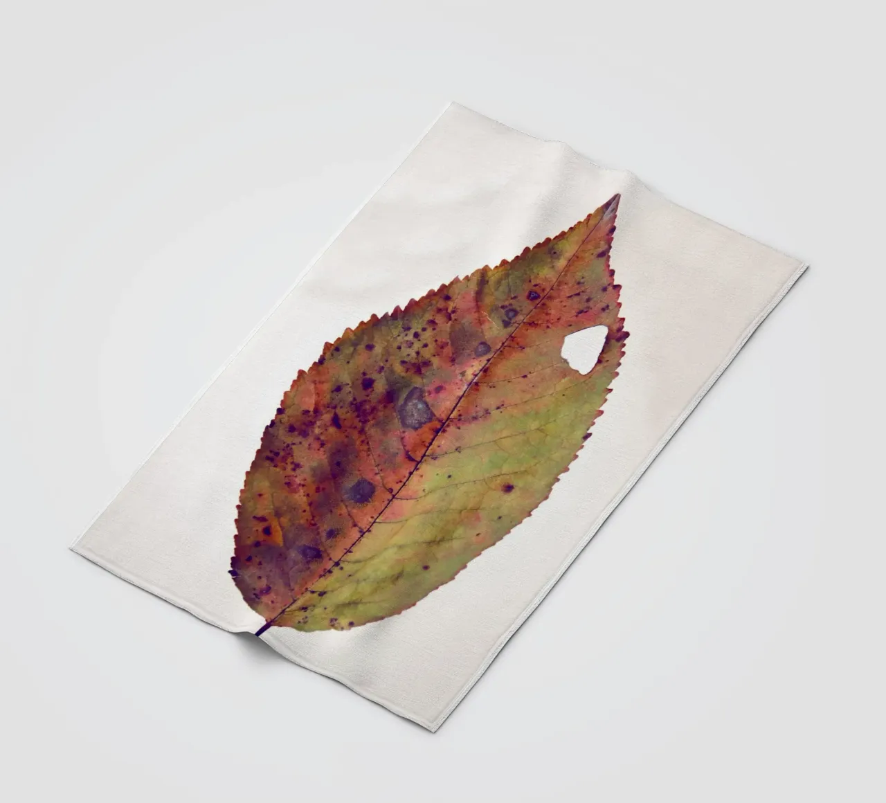 Cherry leaf Fleecedecke von Teresa André