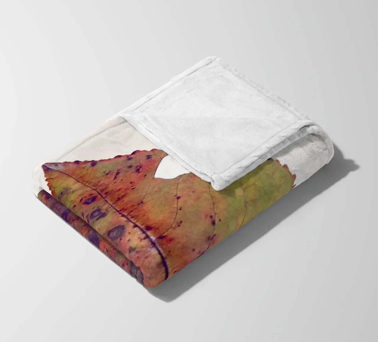 Cherry leaf Fleecedecke von Teresa André