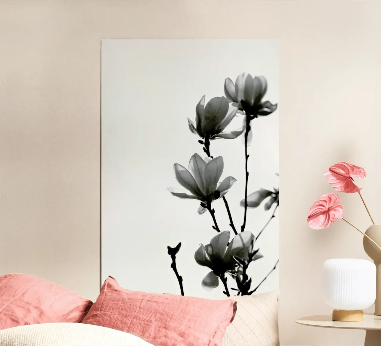 Black Magnolia poster con telaio in plastica da Monika Strigel