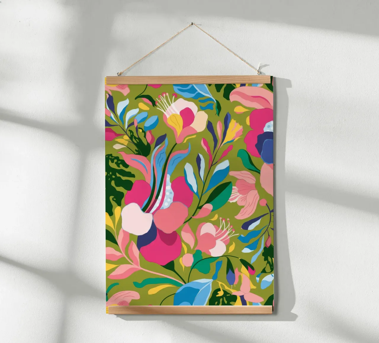 Esplosione floreale astratta poster con telaio in legno da Kamera Obskura