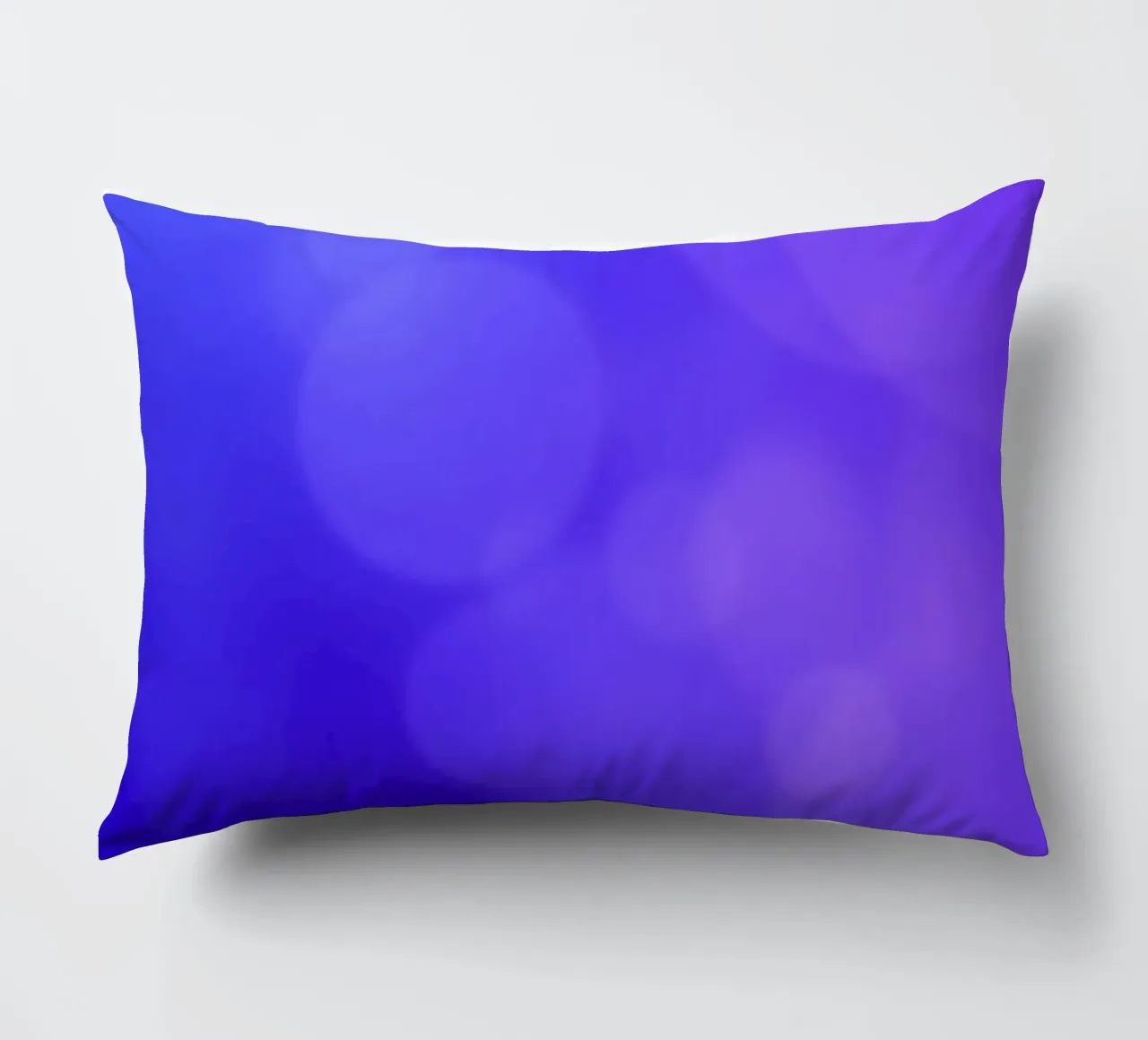 Motif abstrait vibrant, tons violets apaisants et gris doux. coussin de DesignDoodle
