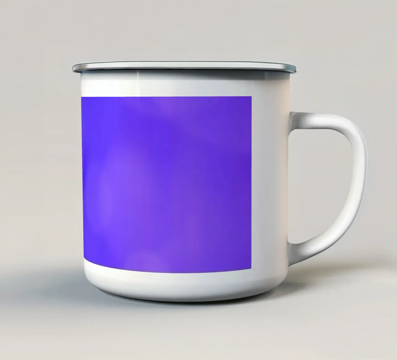 Vibrante design astratto dai toni viola rilassanti e dalla superficie liscia. tazza in smalto da DesignDoodle