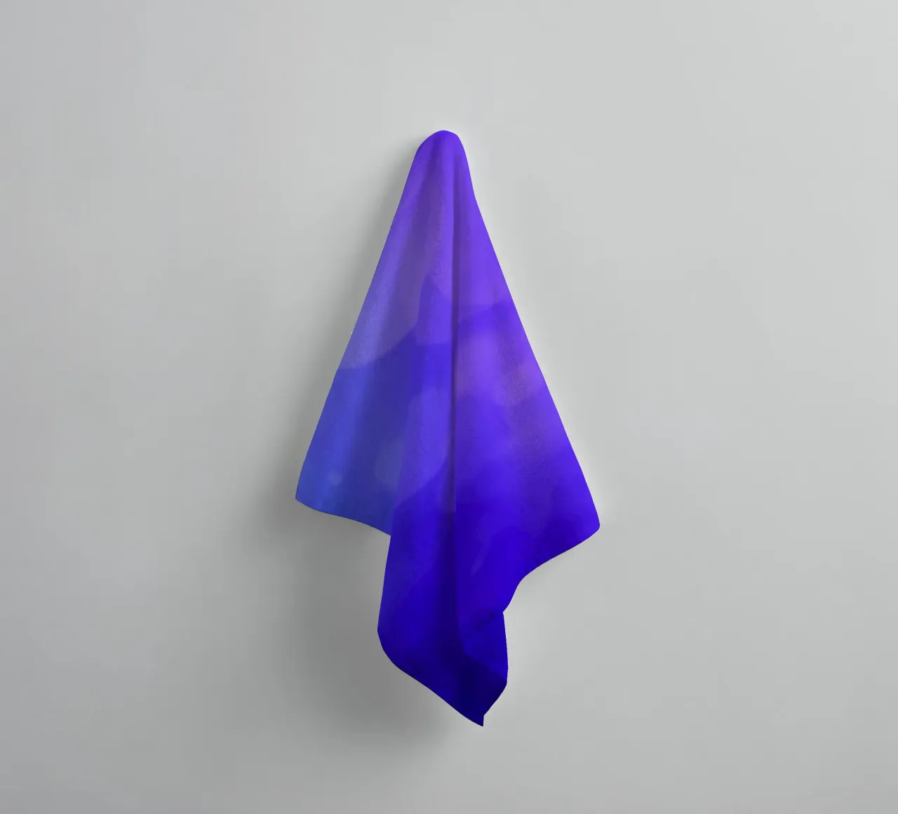 Levendig abstract ontwerp met rustgevende paarse tinten en gladde gra badhanddoek van DesignDoodle