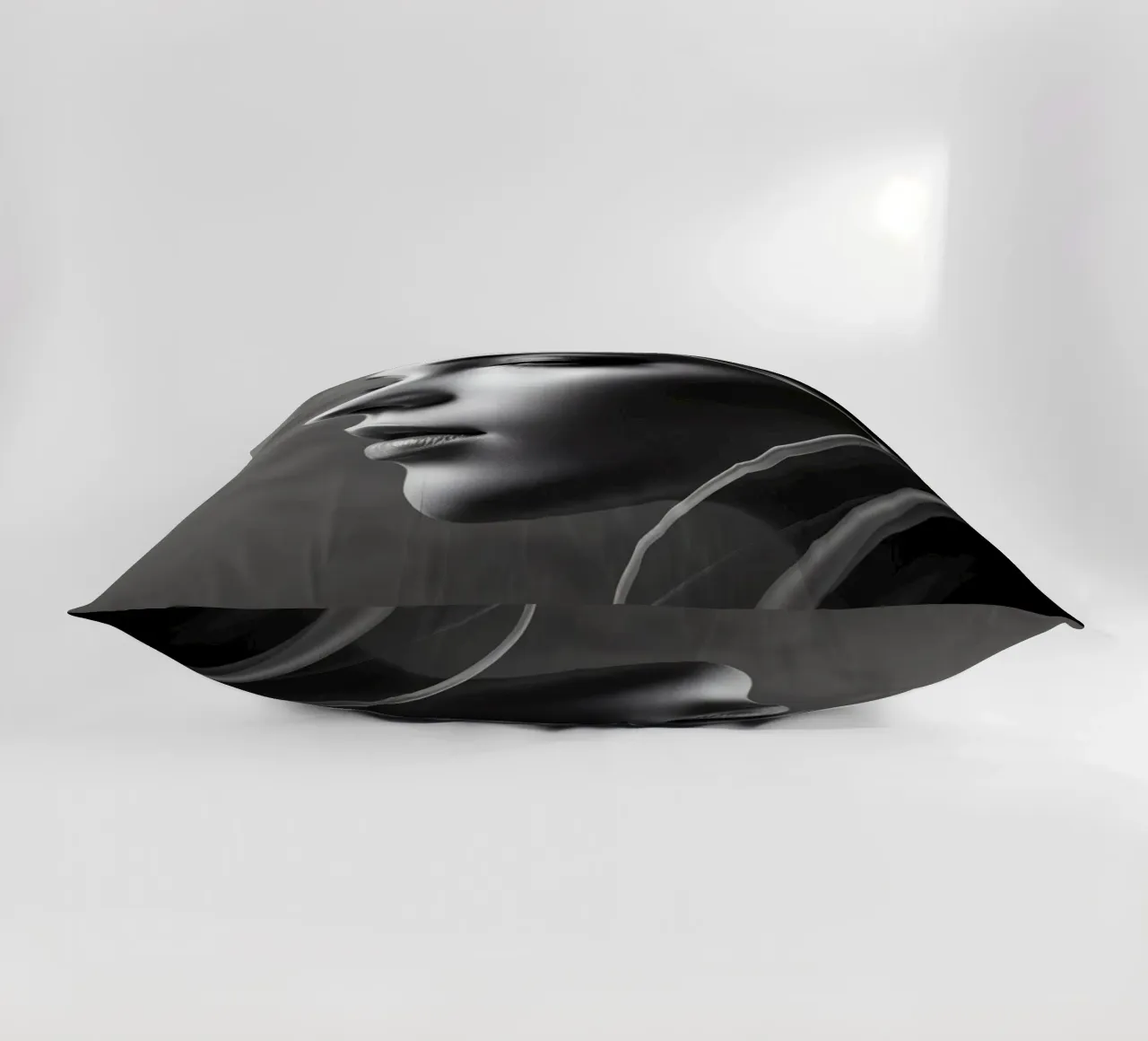 Elegante ritratto in bianco e nero con morbido drappeggio in tessuto cuscino da DesignDoodle