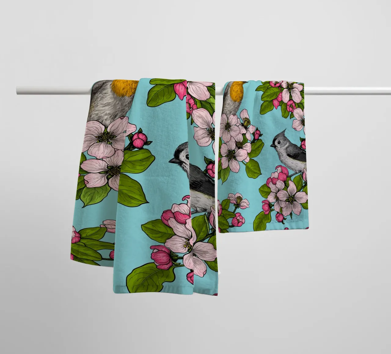 Uccelli e fiori asciugamano da bagno da Painted Nature