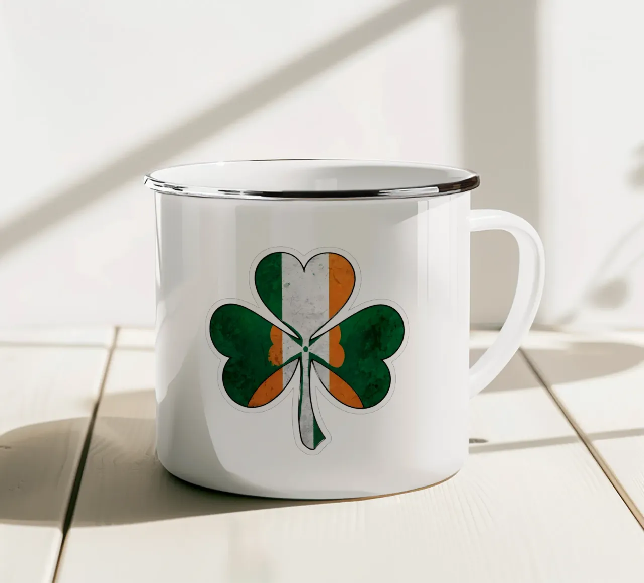 Fiore irlandese Shamrock tazza in smalto da RETRO VINTAGE EDITION