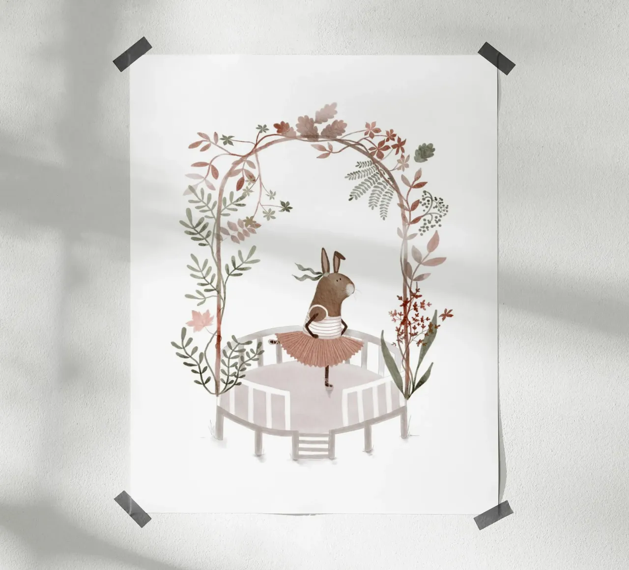 Coniglietto Ballerina Graziosa poster con telaio in legno da Urchin Bay Art