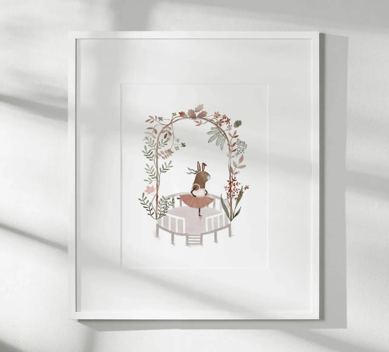 Coniglietto Ballerina Graziosa poster con telaio in legno da Urchin Bay Art