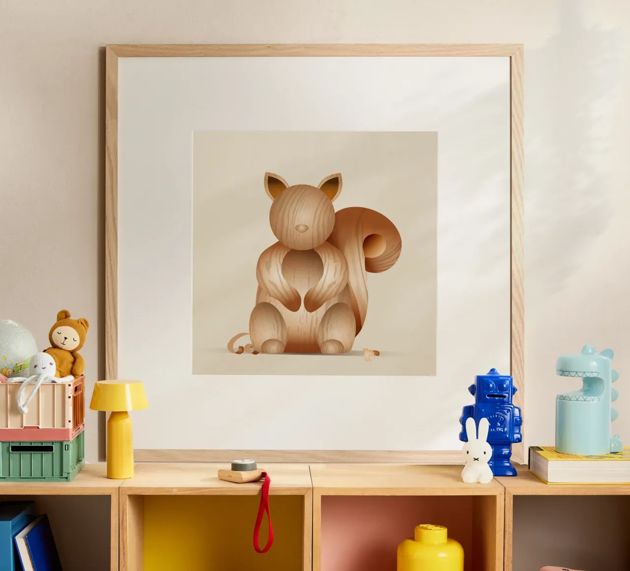 Ilustración con aspecto de madera - Ardilla juguetona poster con marco de madera de namosh