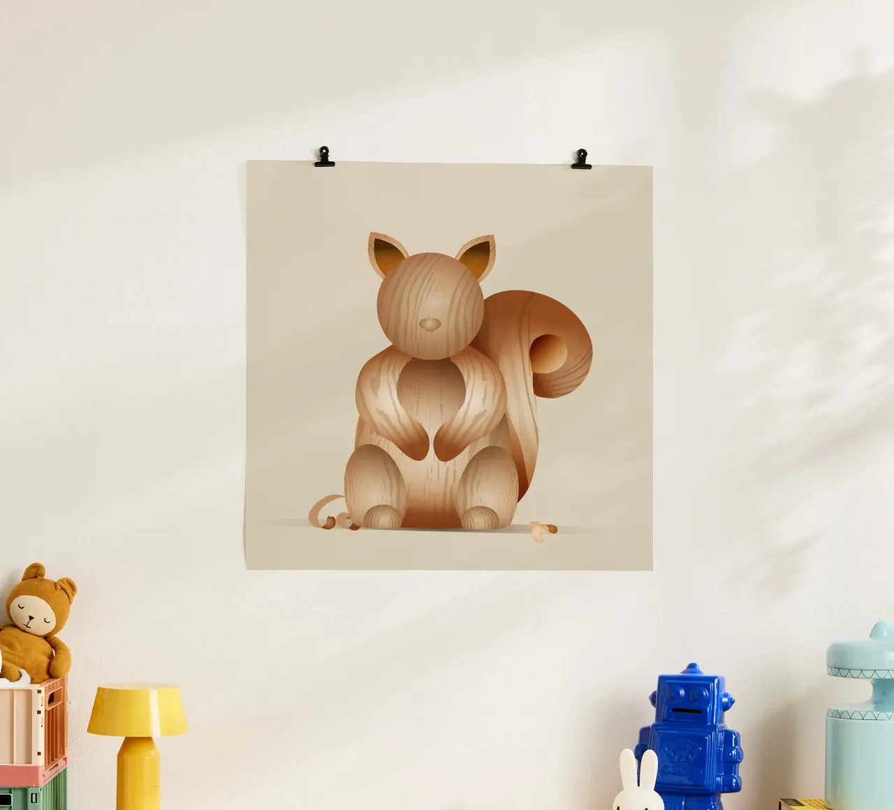 Ilustración con aspecto de madera - Ardilla juguetona poster con marco de madera de namosh