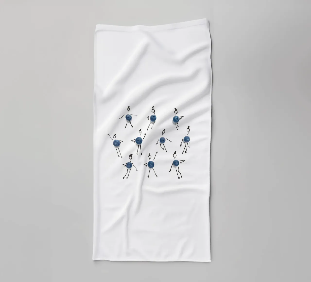 Blueberries on Parade asciugamano da bagno da Gretchen Roehrs