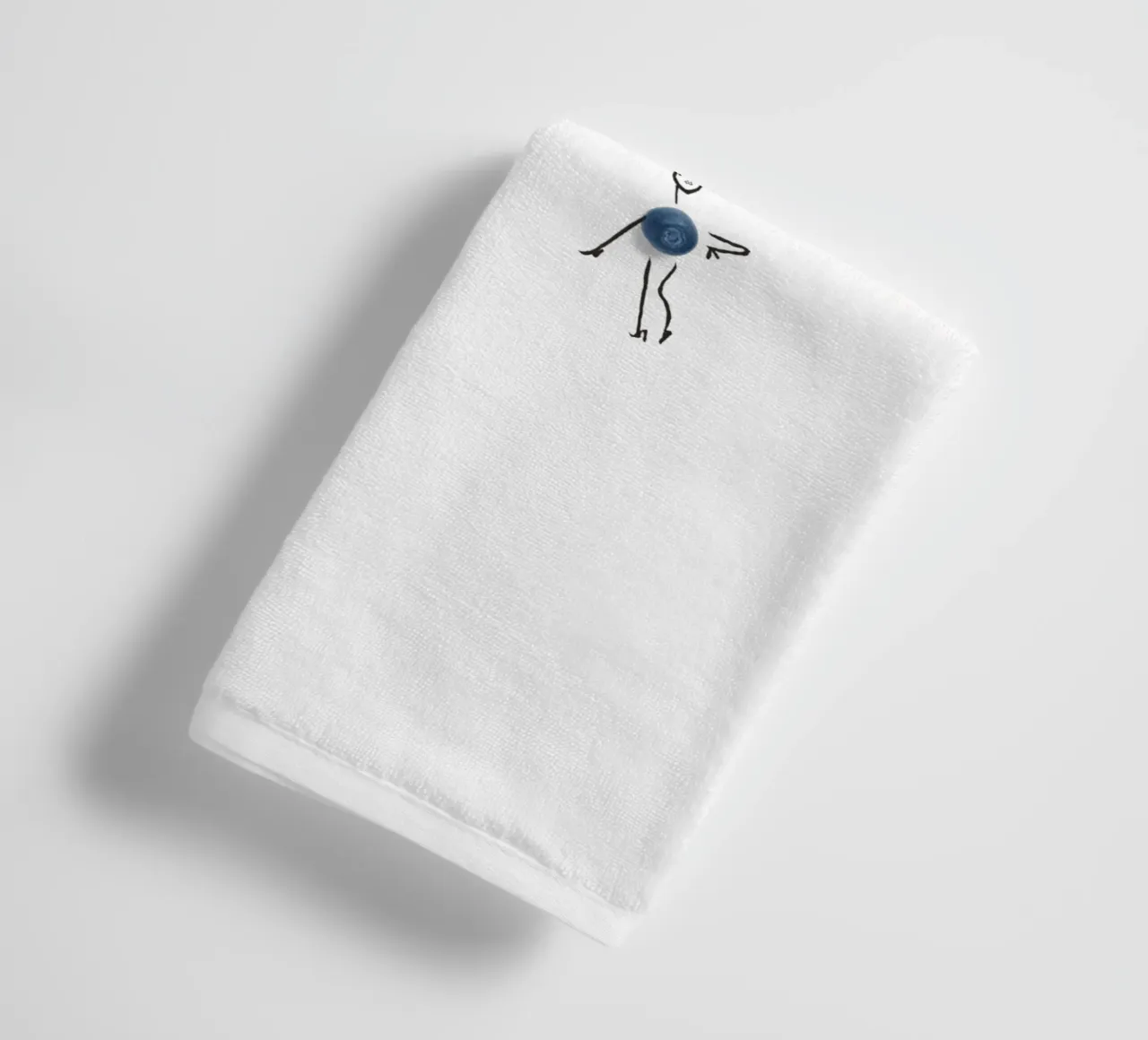 Blueberries on Parade asciugamano da bagno da Gretchen Roehrs