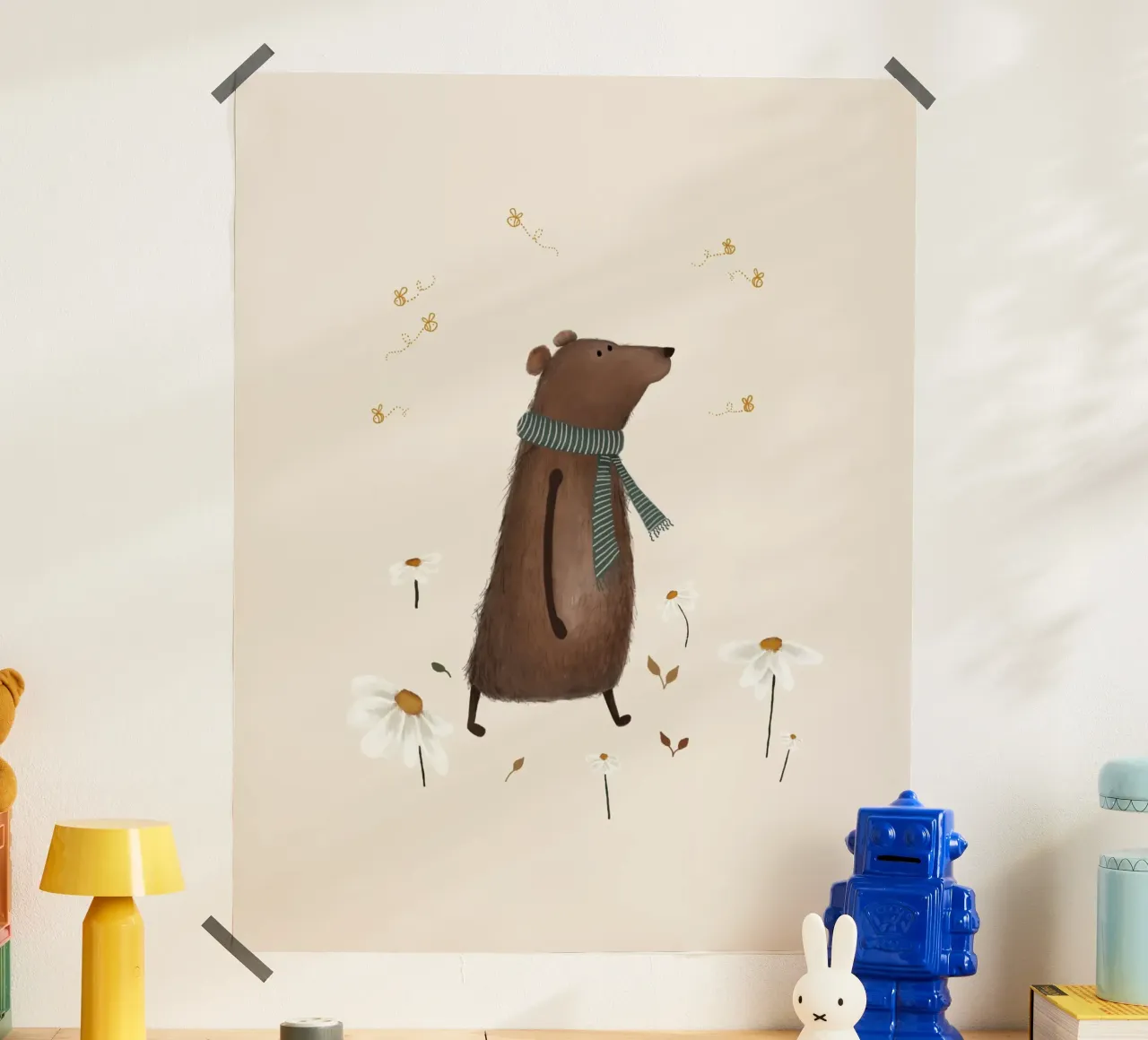 Orso stravagante con fiori di campo - Arte murale per bambini poster con telaio in alluminio da Urchin Bay Art