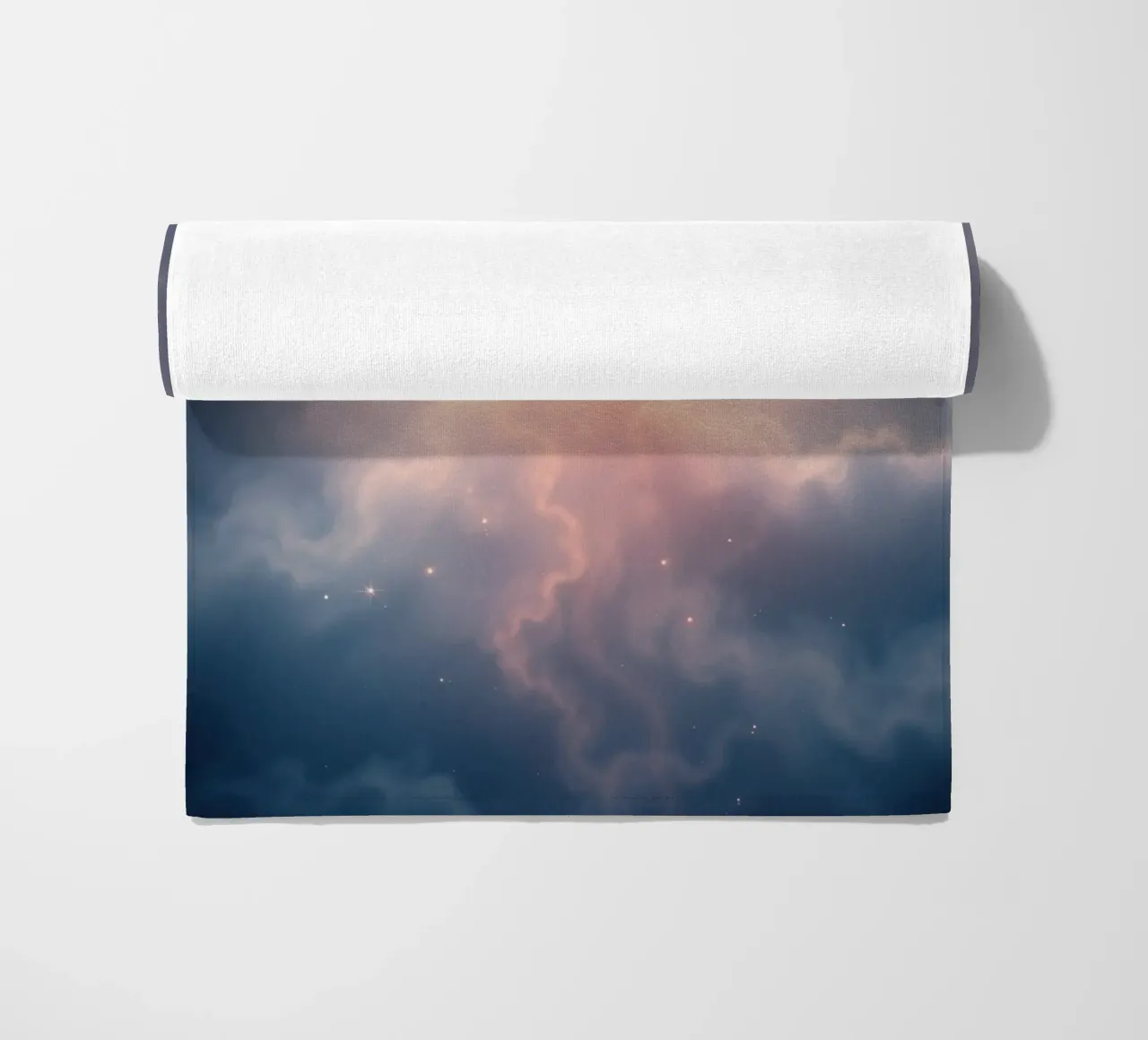 Buntes abstraktes Wolkenmuster für Tapeten in sanften Farbtönen Strandtuch von DesignDoodle