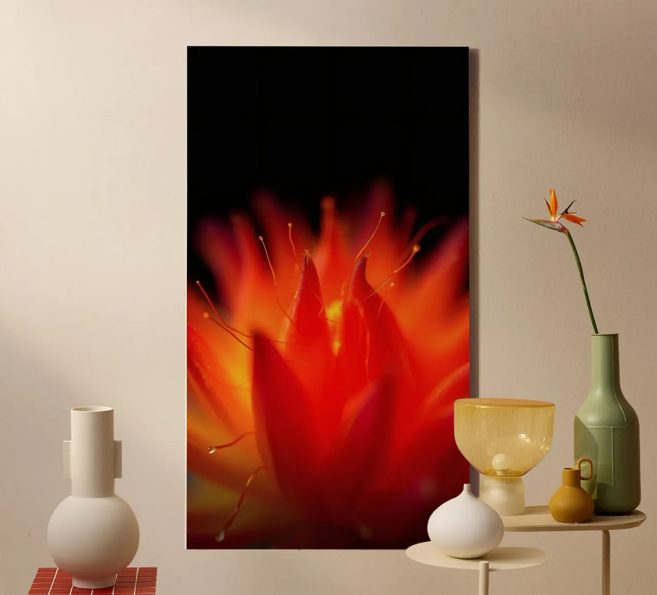 Carta da parati a fiori astratti, luminosa e vibrante, con colori intensi tela con Cornice a cassetta da DesignDoodle