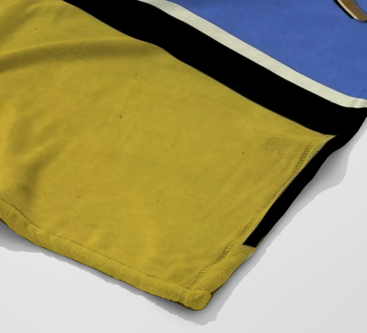 Ping Pong Table coperta in pile da Rosi Feist