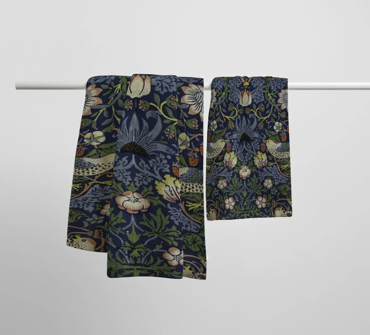 William Morris - Ladro di fragole asciugamano da bagno da William Store