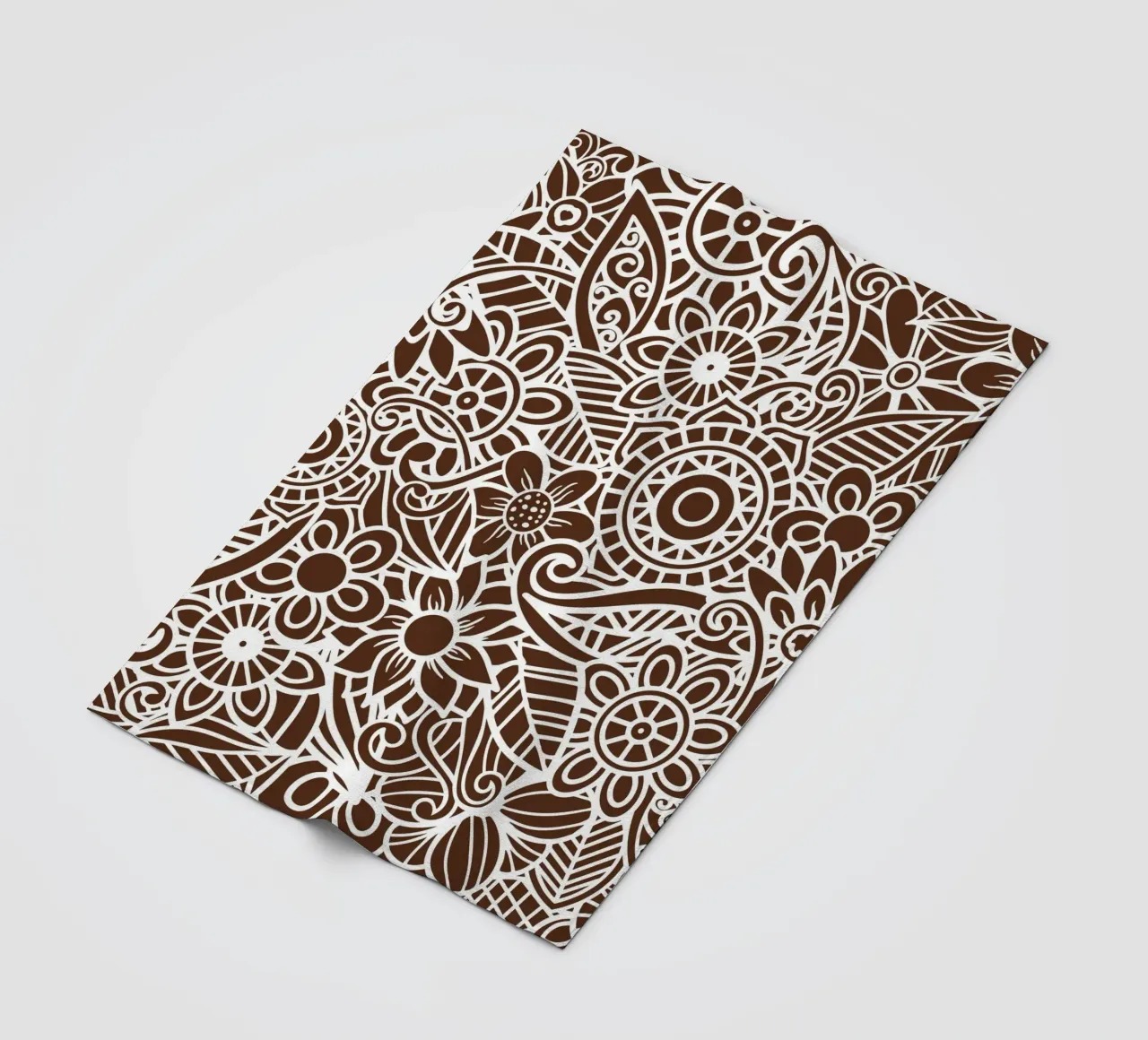 Mandala floreale marrone scuro coperta in pile da Spiritual Touch