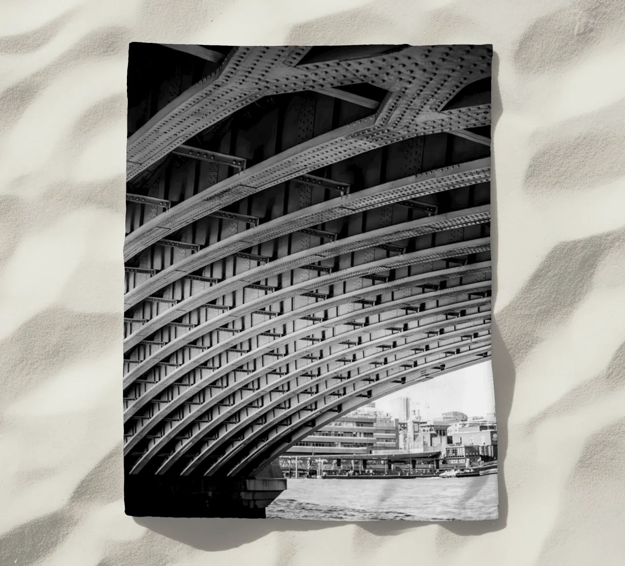 UNDER THE BRIDGE telo mare da Flo Klein