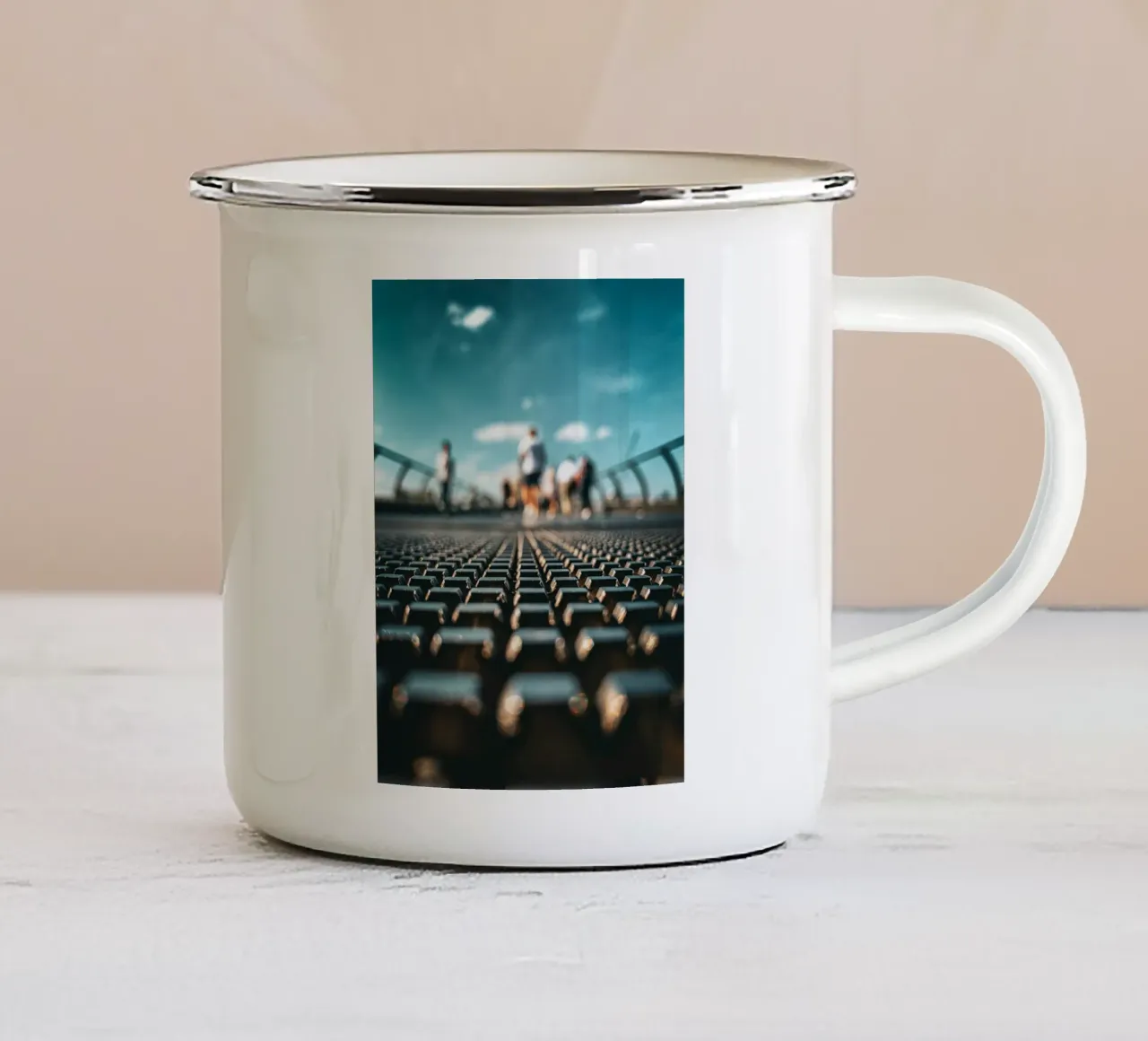MILLENIUM BRIDGE tazza in smalto da Flo Klein
