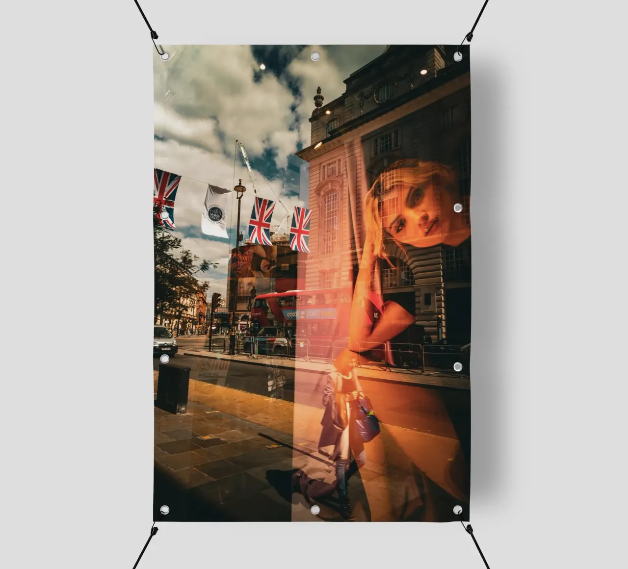 GIRL IN THE WINDOW telo in pvc da Flo Klein