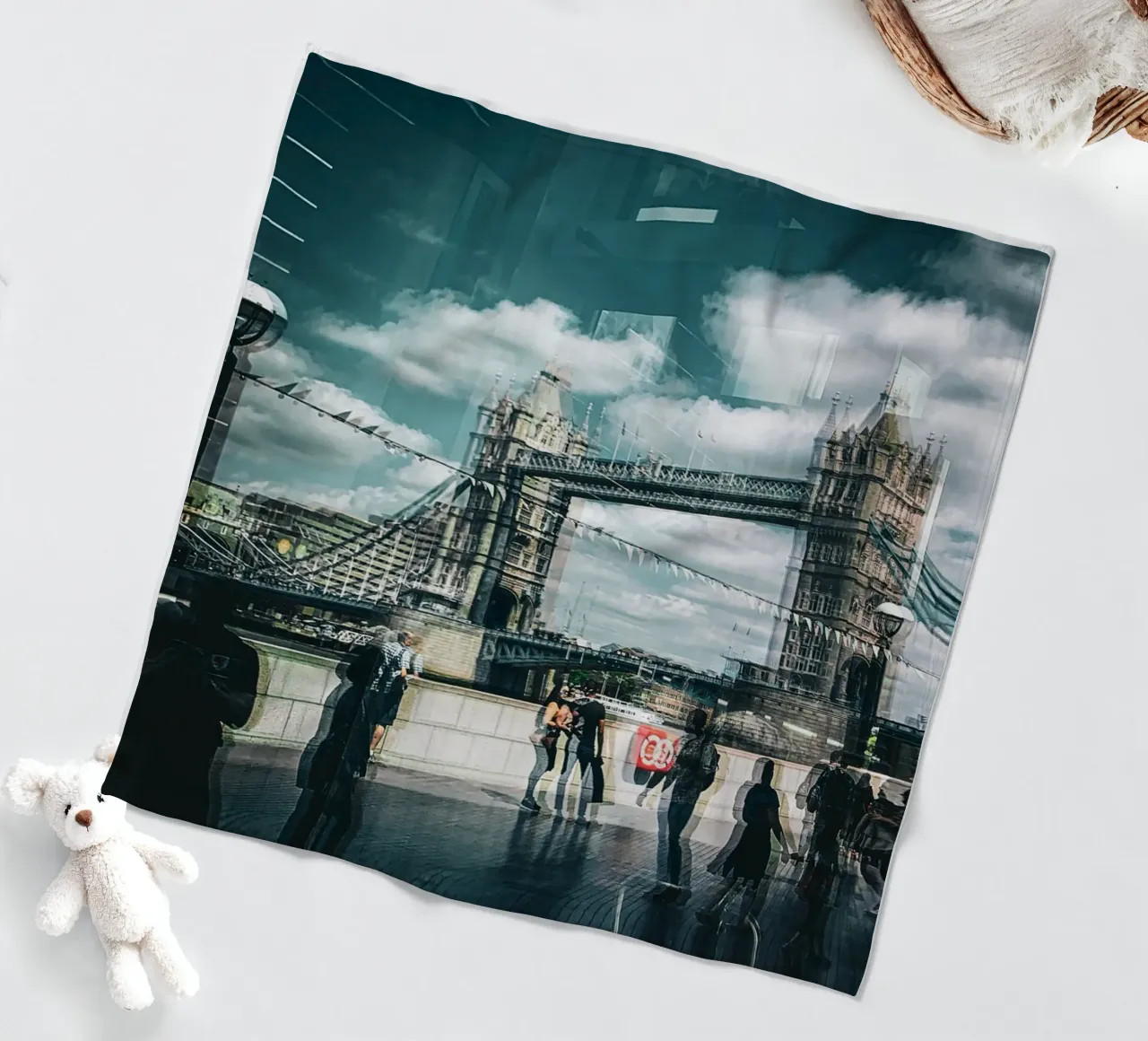 TOWERBRIDGE REFLEXION coperta in pile da Flo Klein