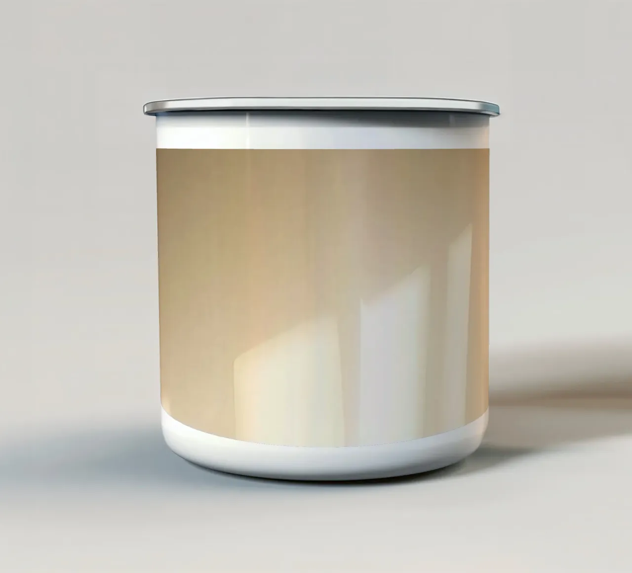 Lumière douce filtrant à travers des rideaux diaphanes mug en émail de DesignDoodle