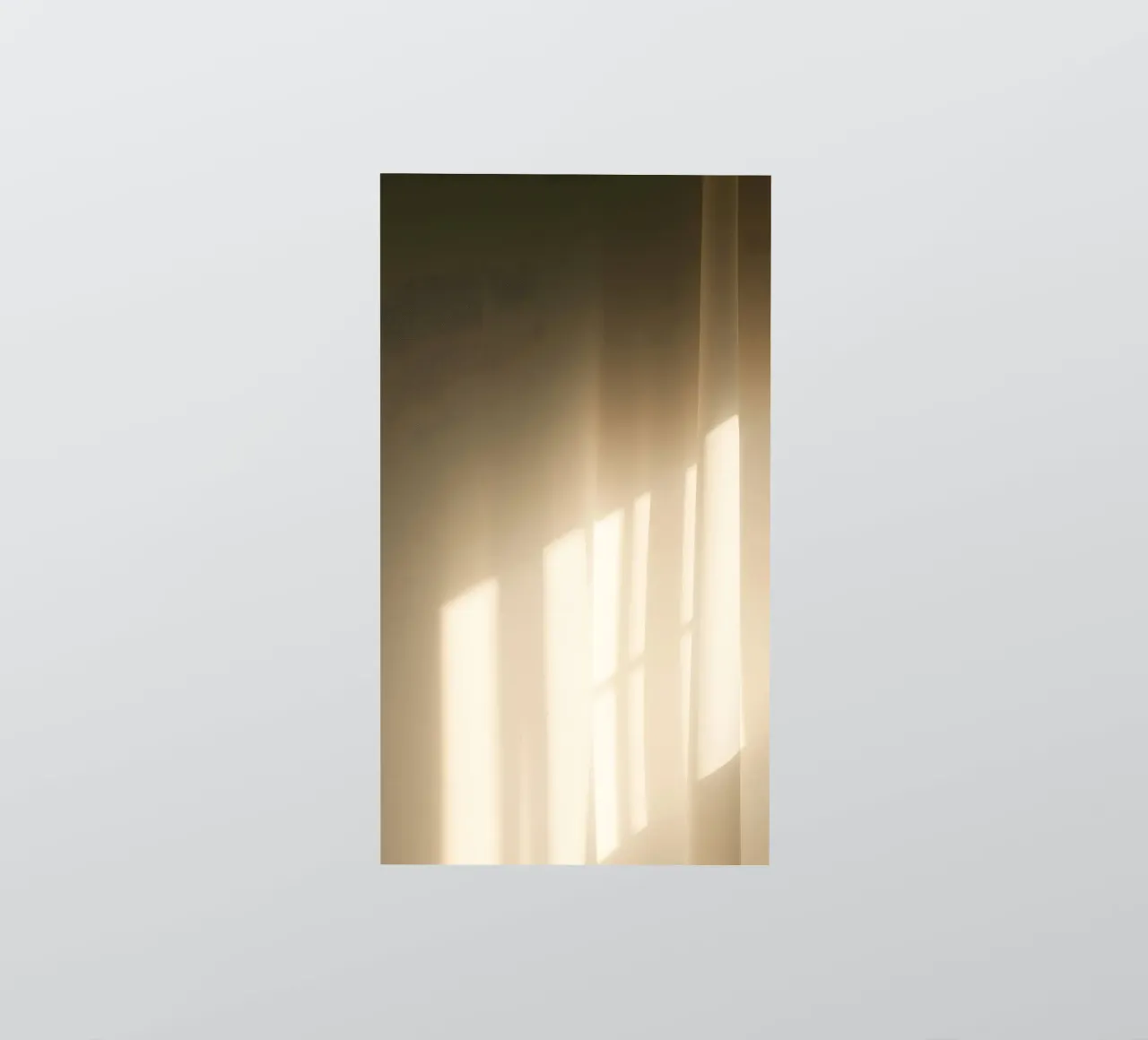 Lumière douce filtrant à travers des rideaux diaphanes autocollant de DesignDoodle