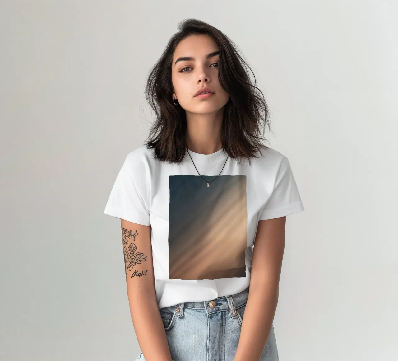 Fond dégradé doux avec des motifs lumineux abstraits t-shirt de DesignDoodle