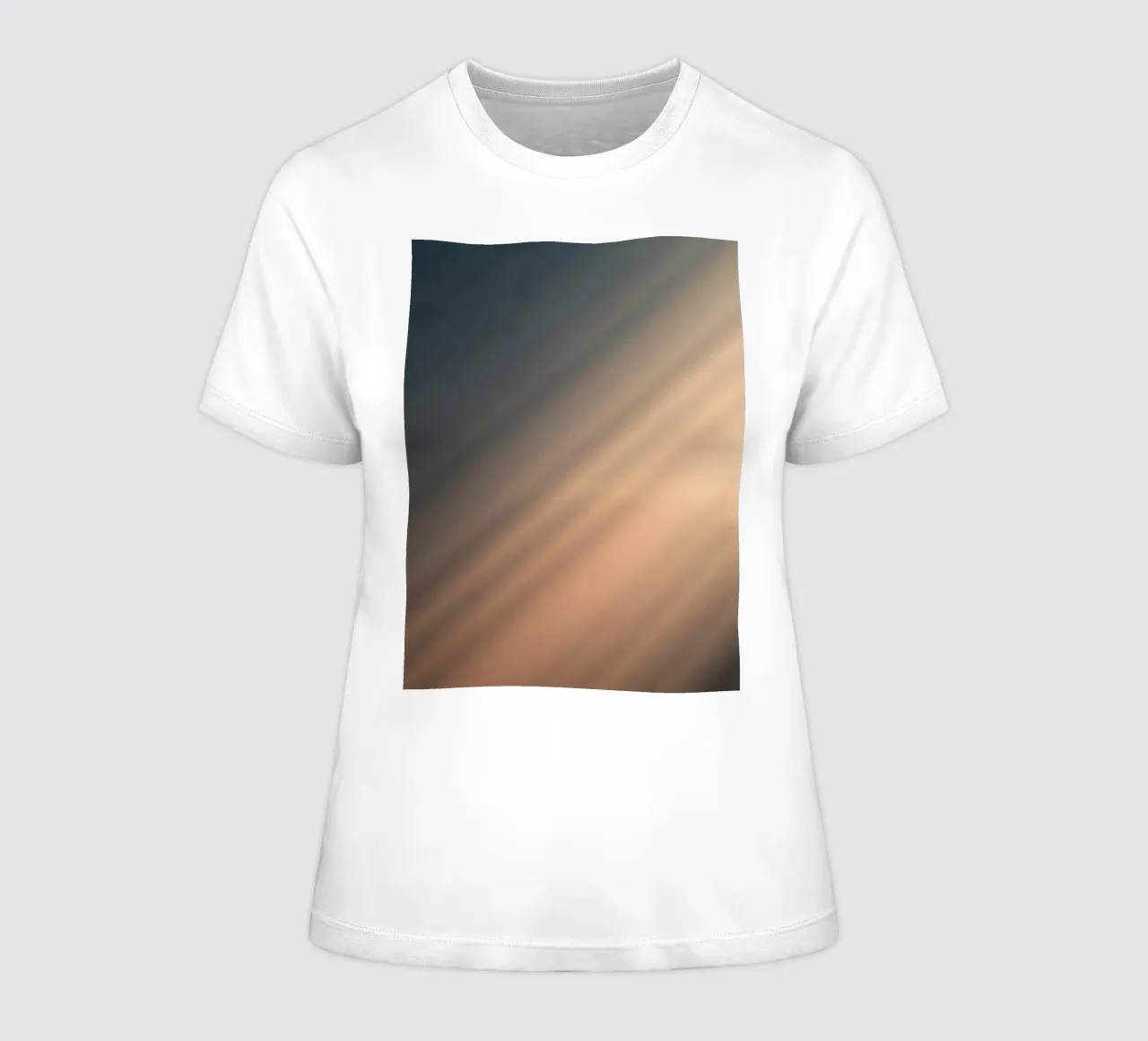 Morbido sfondo sfumato con motivi di luce astratti t-shirt da donna da DesignDoodle