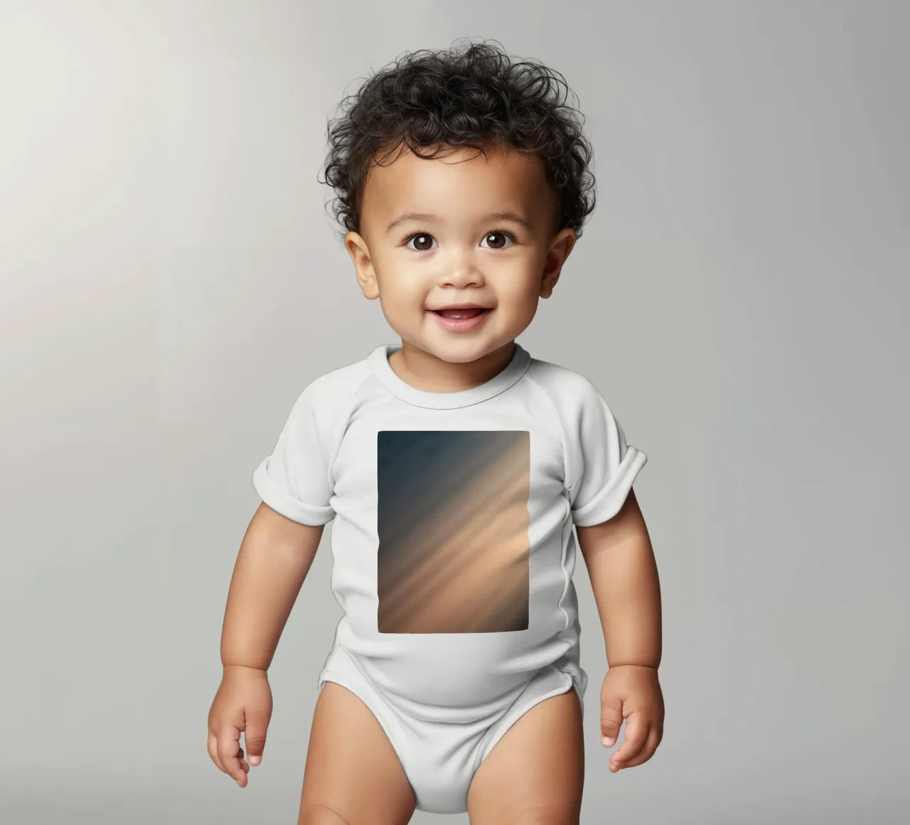 Weicher Farbverlauf im Hintergrund mit abstrakten Lichtmustern Kurzarm Babybody von DesignDoodle