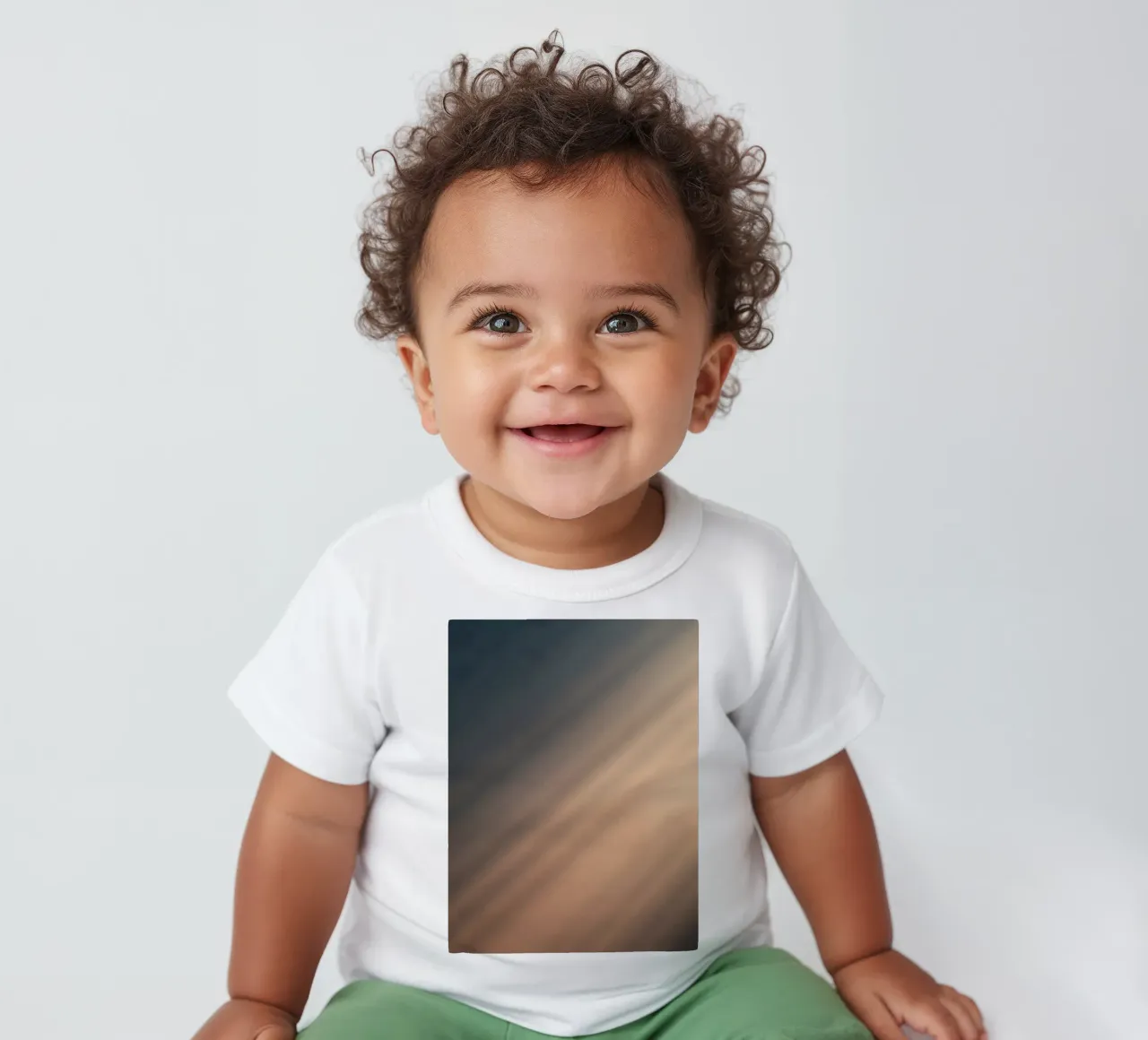 Fond dégradé doux avec des motifs lumineux abstraits t-shirt pour bébé de DesignDoodle