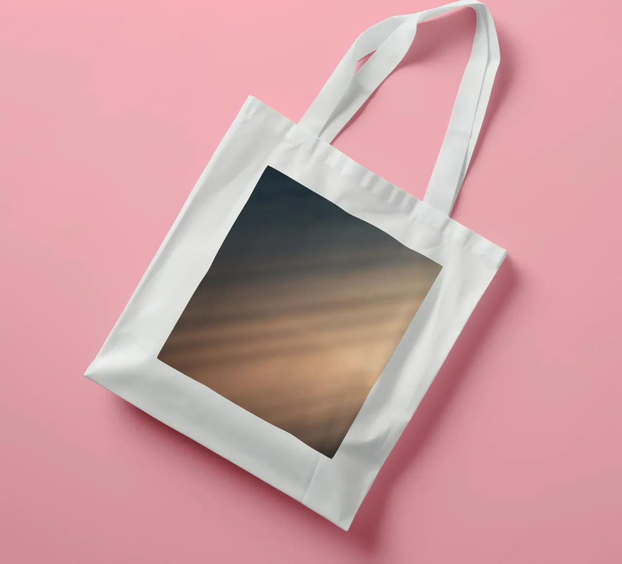 Weicher Farbverlauf im Hintergrund mit abstrakten Lichtmustern Jutebeutel von DesignDoodle