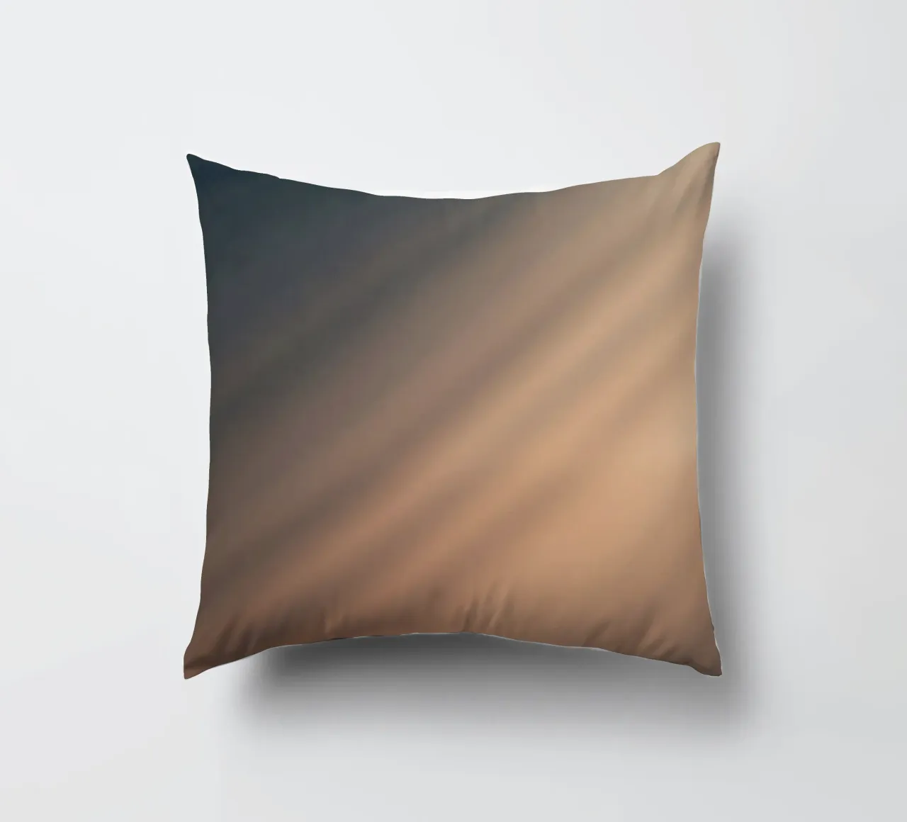 Fond dégradé doux avec des motifs lumineux abstraits coussin de DesignDoodle