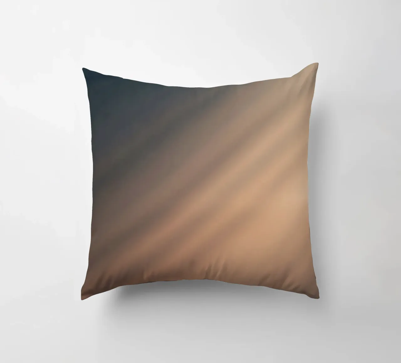 Fond dégradé doux avec des motifs lumineux abstraits coussin de DesignDoodle