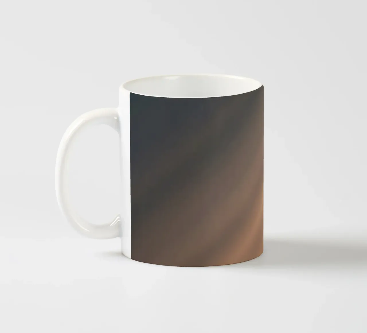 Zacht verloop op achtergrond met abstracte lichtpatronen keramische mok van DesignDoodle