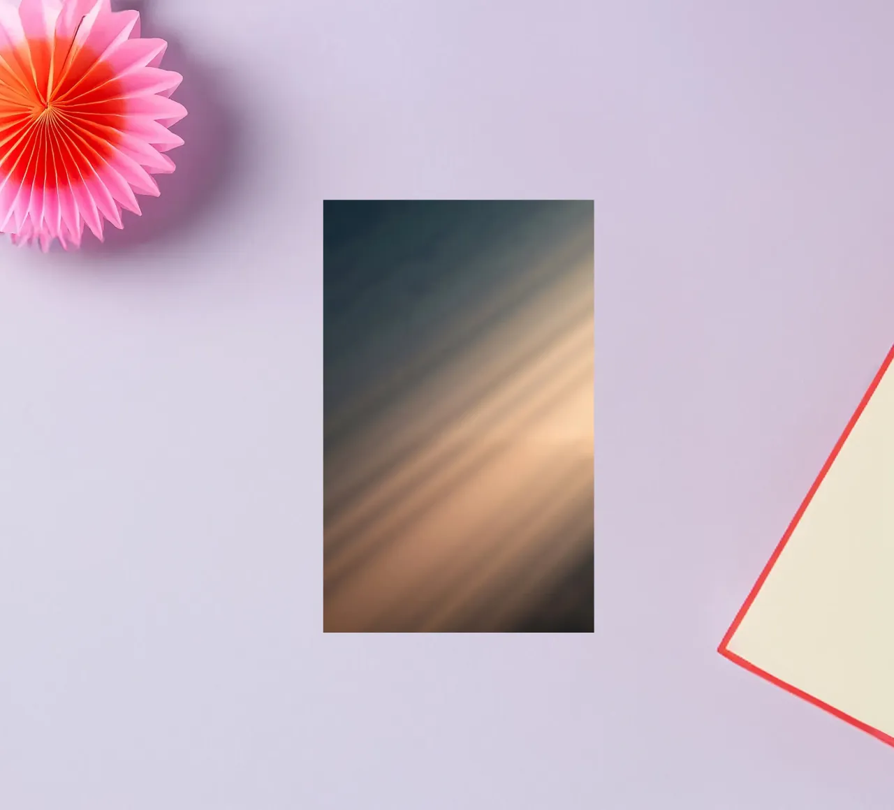 Weicher Farbverlauf im Hintergrund mit abstrakten Lichtmustern Sticker von DesignDoodle