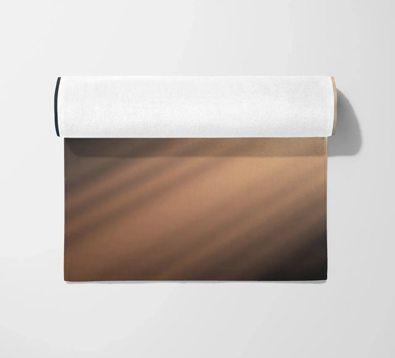Fond dégradé doux avec des motifs lumineux abstraits serviette de plage de DesignDoodle