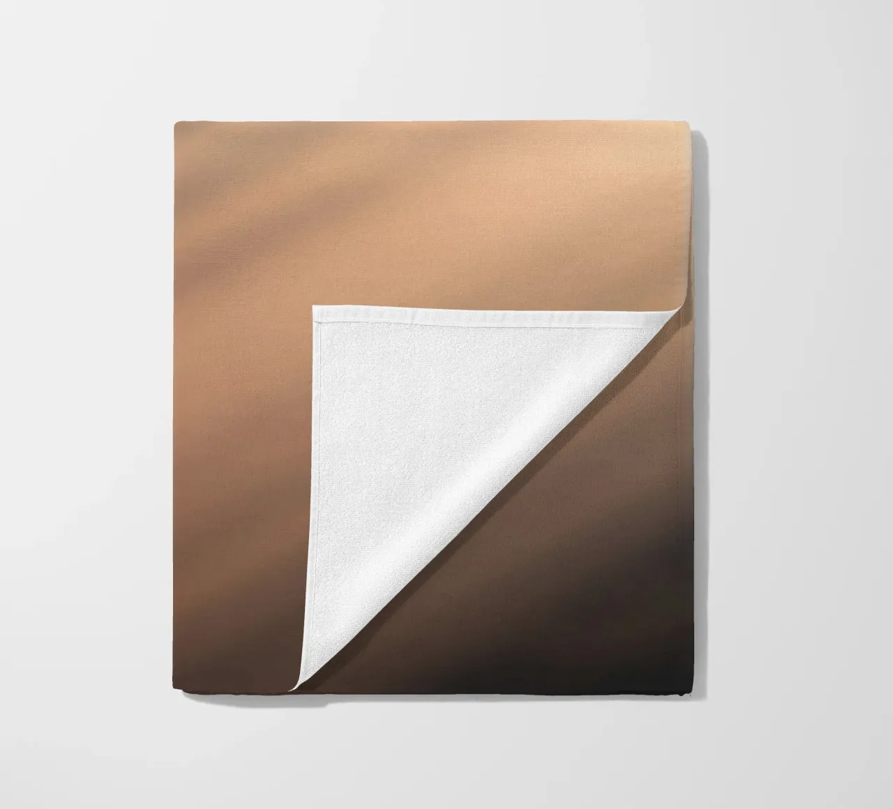 Fond dégradé doux avec des motifs lumineux abstraits serviette de plage de DesignDoodle