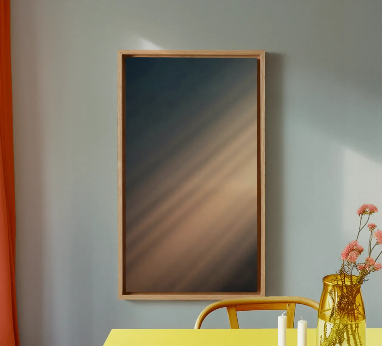 Weicher Farbverlauf im Hintergrund mit abstrakten Lichtmustern Leinwand von DesignDoodle