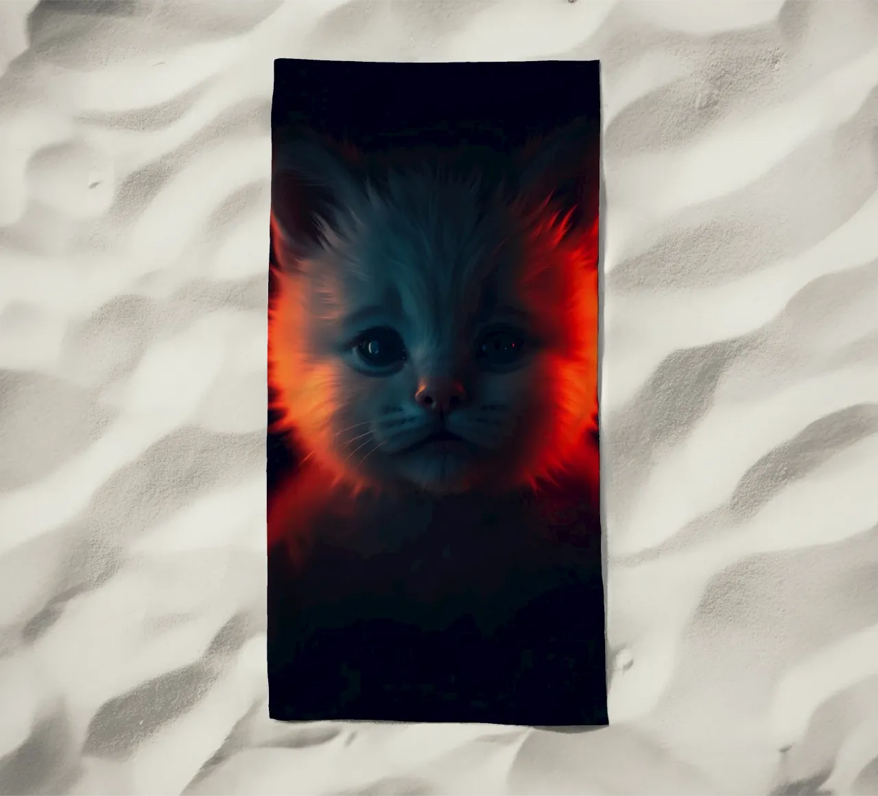 Un chaton mignon à la fourrure éclatante crée un fond d'écran enchanteur serviette de plage de DesignDoodle