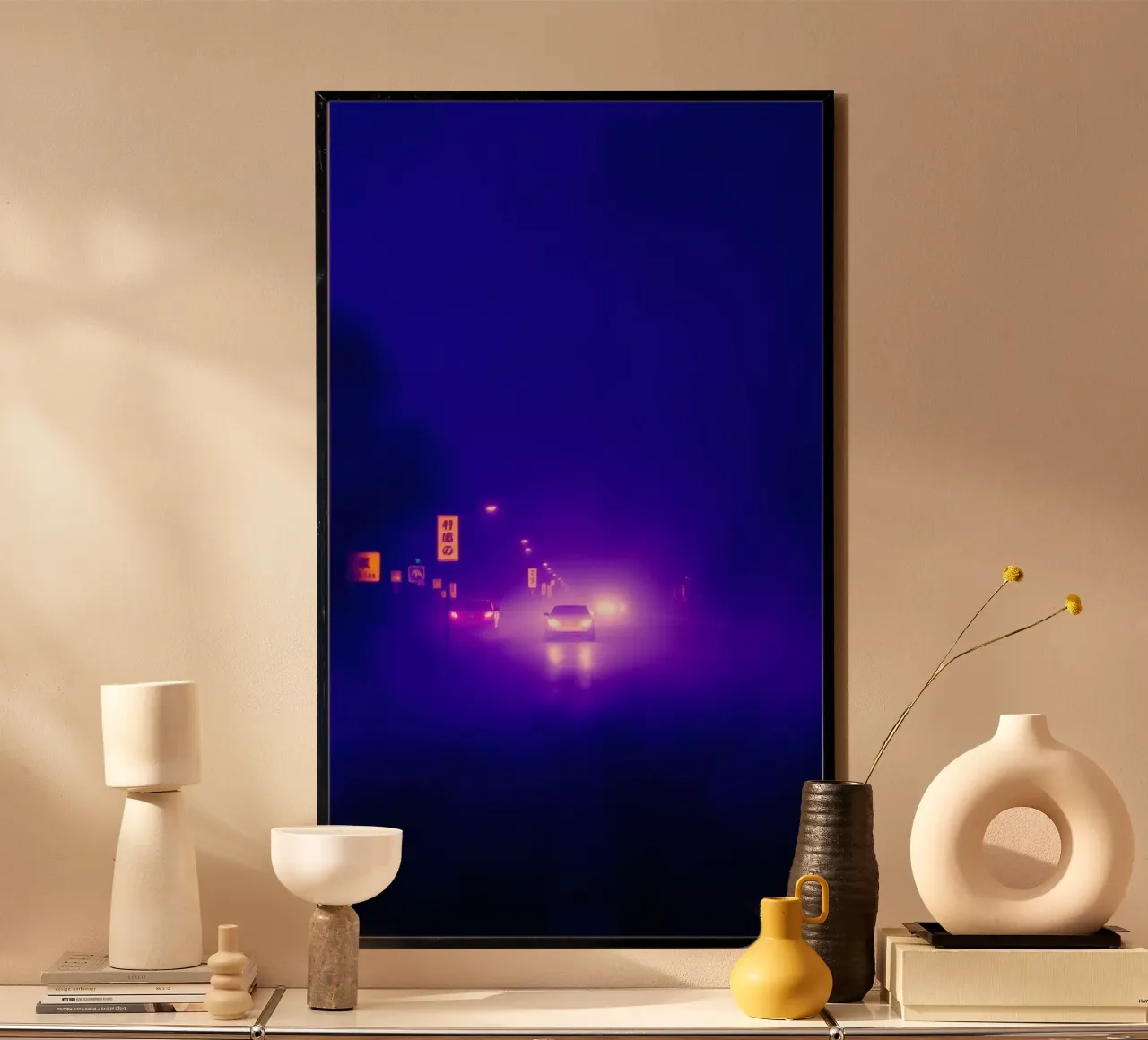 Abstrait vibrant représentant des lumières floues et un environnement brumeux poster avec cadre en plastique de DesignDoodle